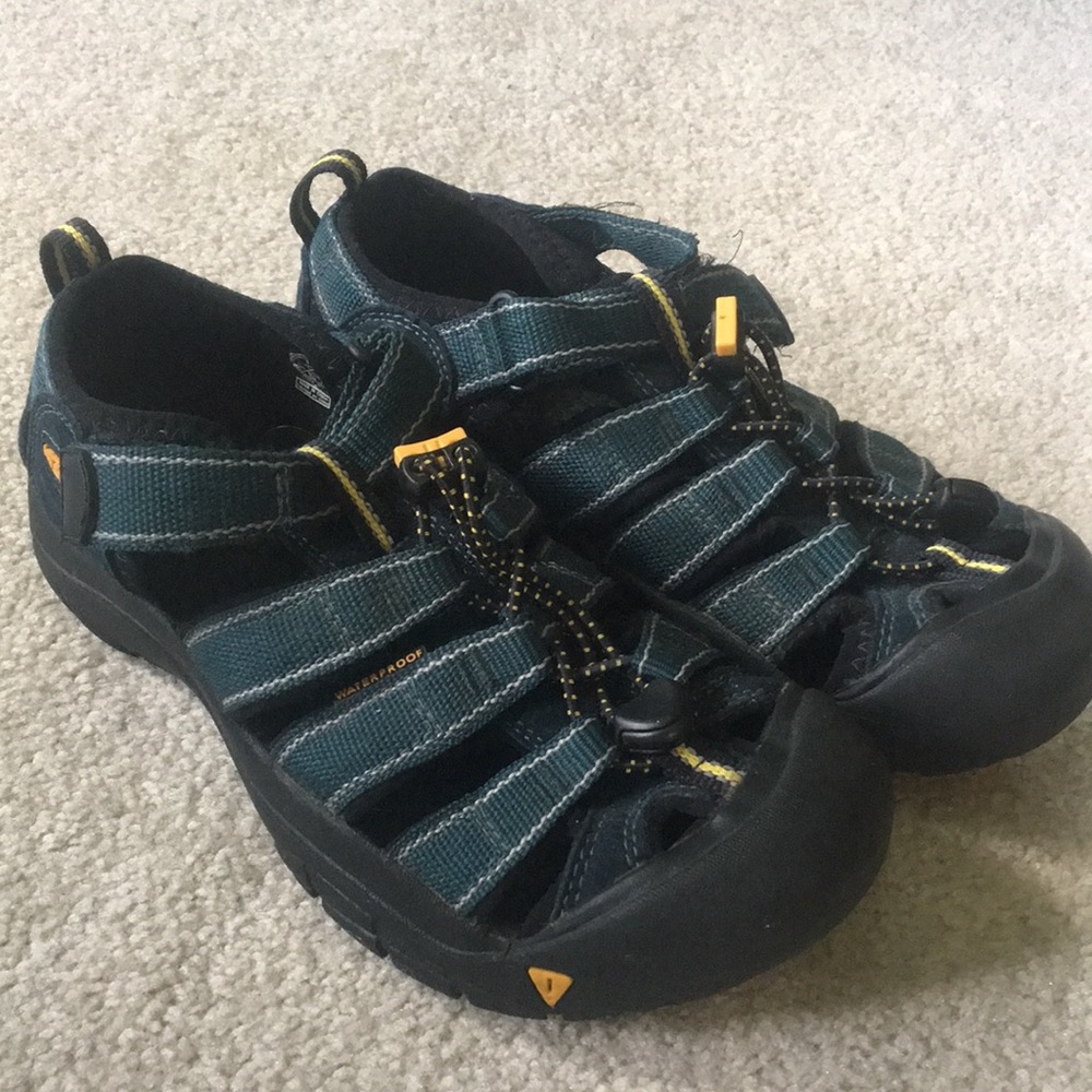 Keens Newport kids sandals